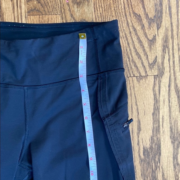 Black, cropped Lululemon leggings with pockets, ruched bottoms and zipped pocket - Picture 14 of 15